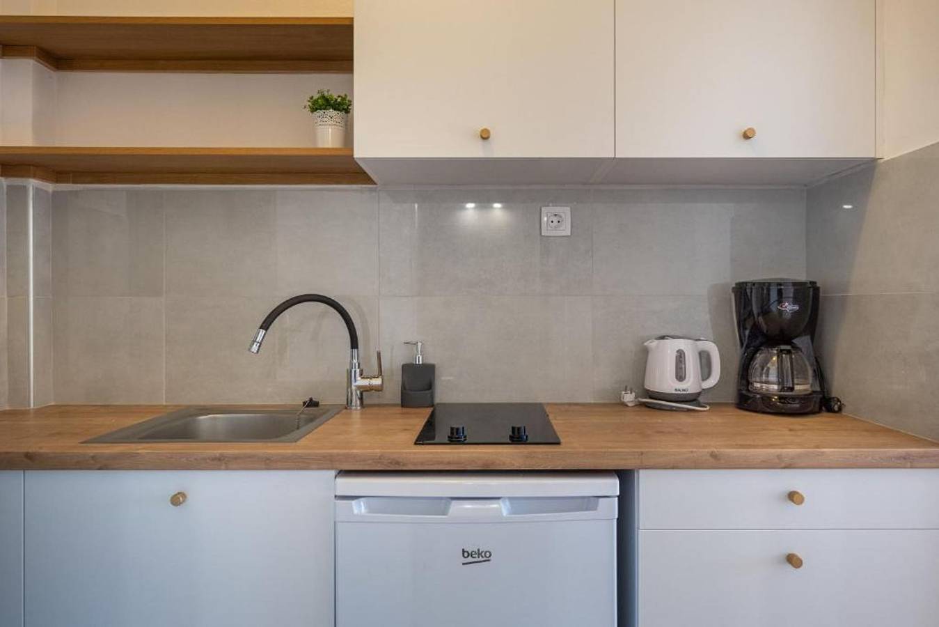 Gehele studio, 123 Soleil - Studio Garden View (2 Adults) in Agia Marina (Attika), Egina