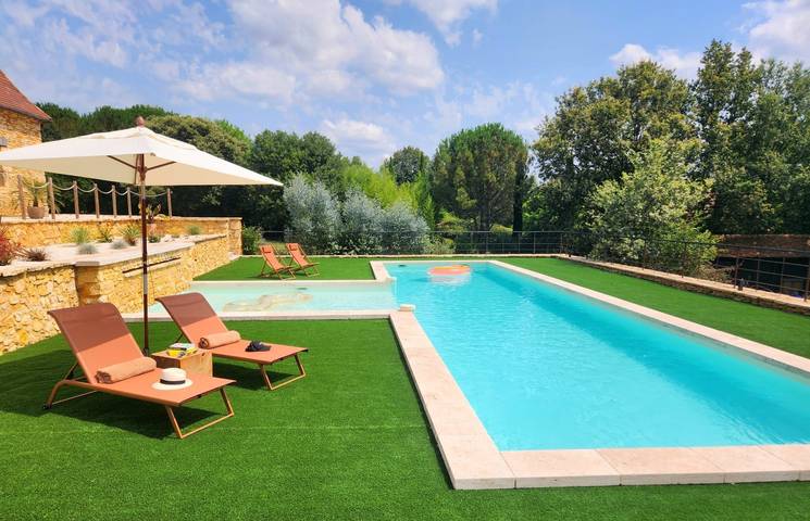 Gîte pour 10 personnes, avec piscine ainsi que jardin et terrasse