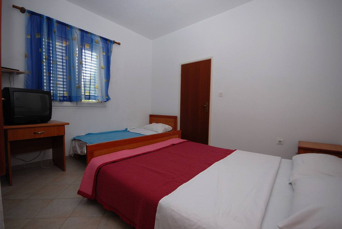 Appartamento intero, Monolocale con balcone Kali, Ugliano - Ugljan As-14083-b in Calli Croazia, Isola di Ugljan