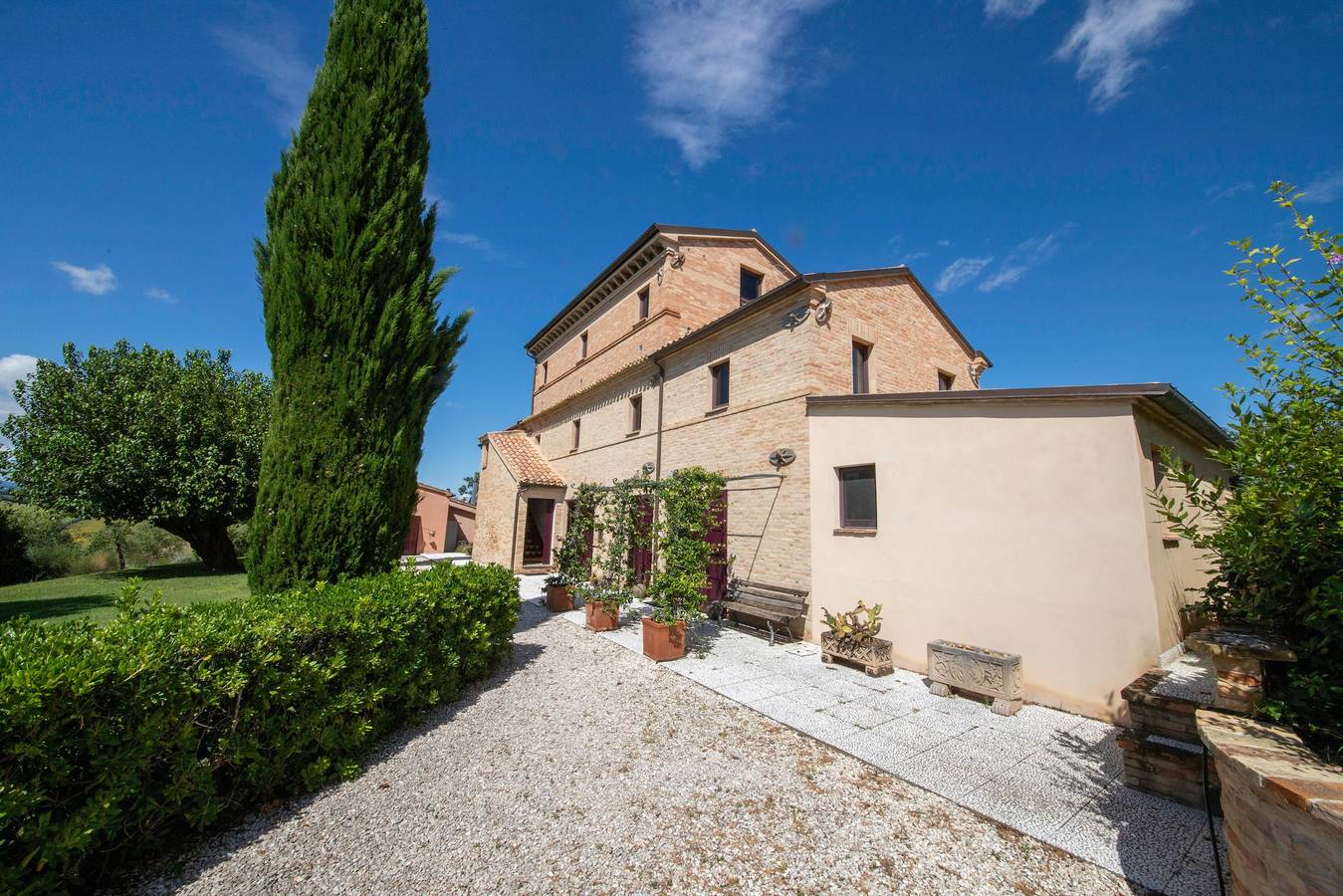 Villa 'Gelso' with Private Pool, Wi-Fi and Air Conditioning in Belvedere Ostrense, Ancona provins