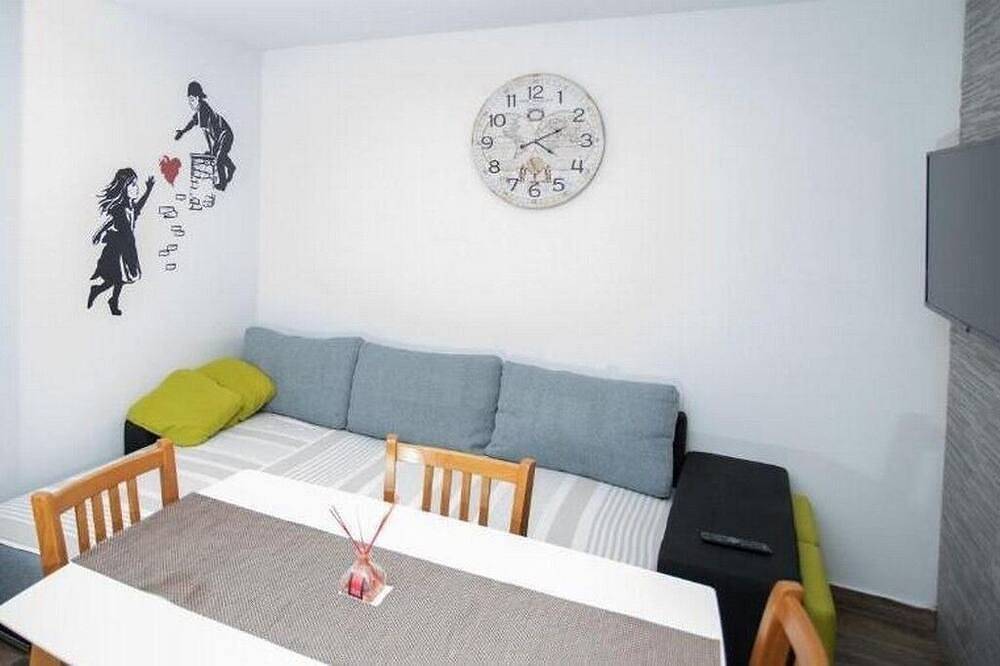 Entire apartment, One bedroom apartment with balcony and sea view Lukovo Šugarje, Karlobag in Lukovo Šugarje, Velebit Nature Park