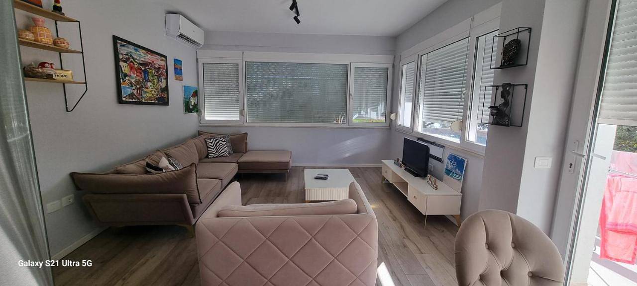 Appartement entier, Two-Bedroom Apartment with Balcony and Sea View in Dhërmi, Himarë