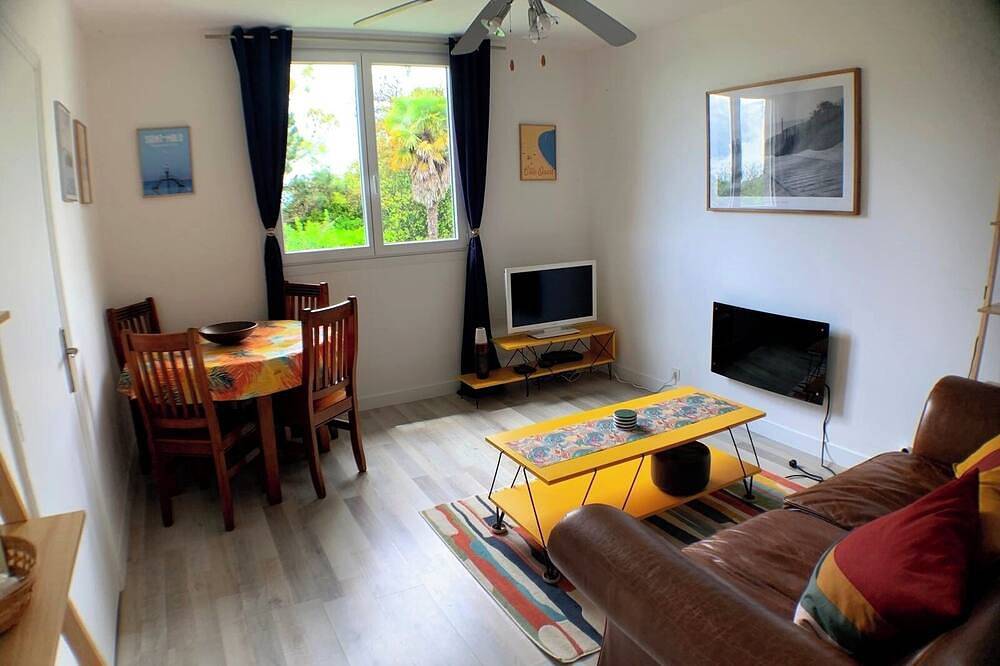 Entire apartment, Sunny apartment 12 mins to beach in Chenac-Saint-Seurin-d'Uzet, Saintes region