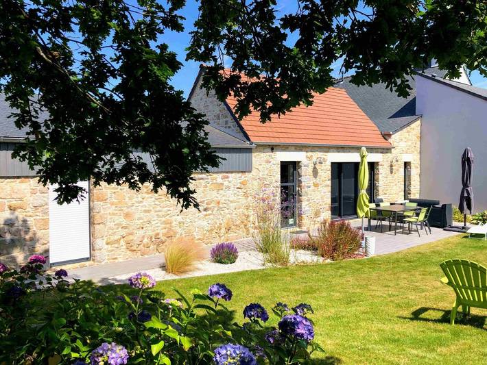 Gîte pour 5 personnes, avec jardin ainsi que terrasse et piscine à Coatréven