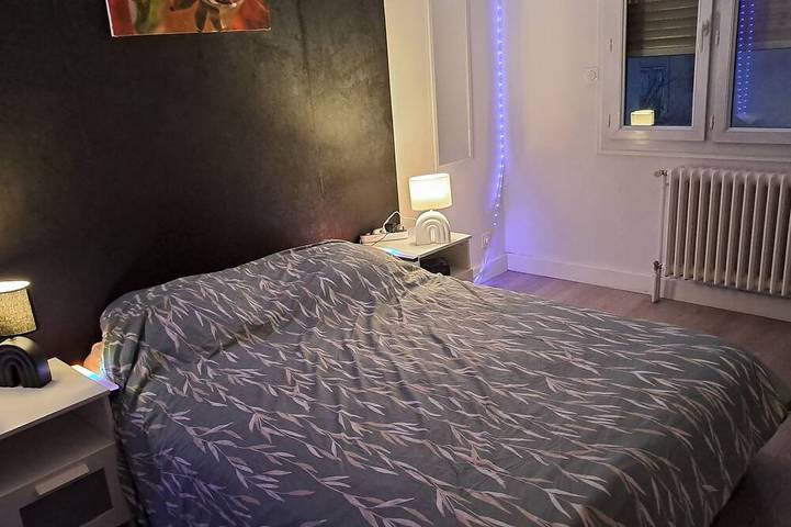 Ganze Wohnung, Large apt4ch, 2 bathrooms ideal for families/groups/professionals: city center 8 travelers in Valence, Valence und Umgebung