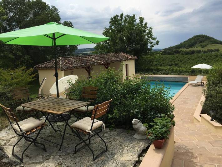 Location de vacances pour 4 personnes, avec piscine ainsi que jardin et vue à Valeilles - 2