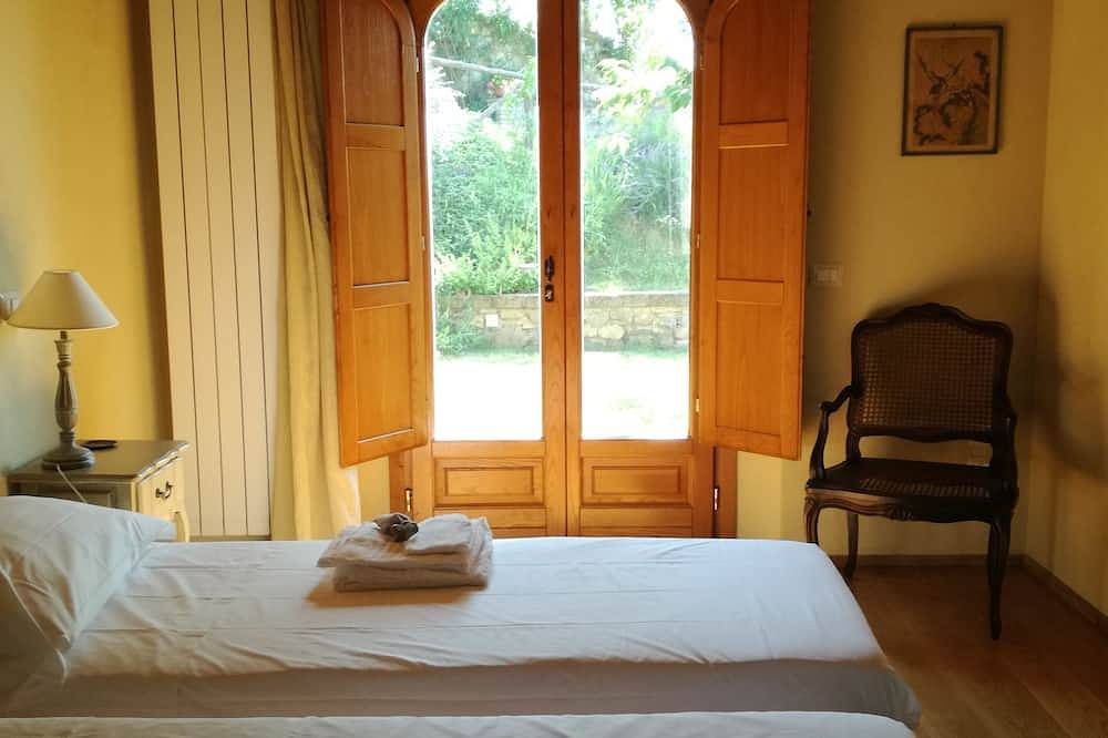 Tuscan country house with enchanting view and swimming pool in Radicondoli, Siena Provinz