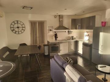 Gîte pour 6 personnes, avec vue et terrasse, animaux acceptés à Berre-l'Étang