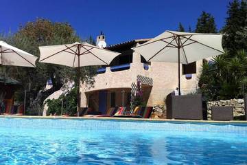 Location de vacances pour 6 personnes, avec jardin à Solliès-Toucas