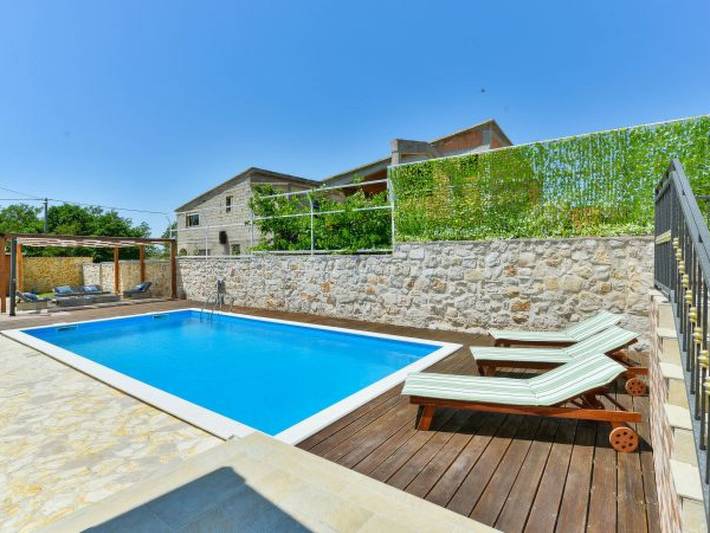 Stone villa Anita with pool in Galovac, Zadar