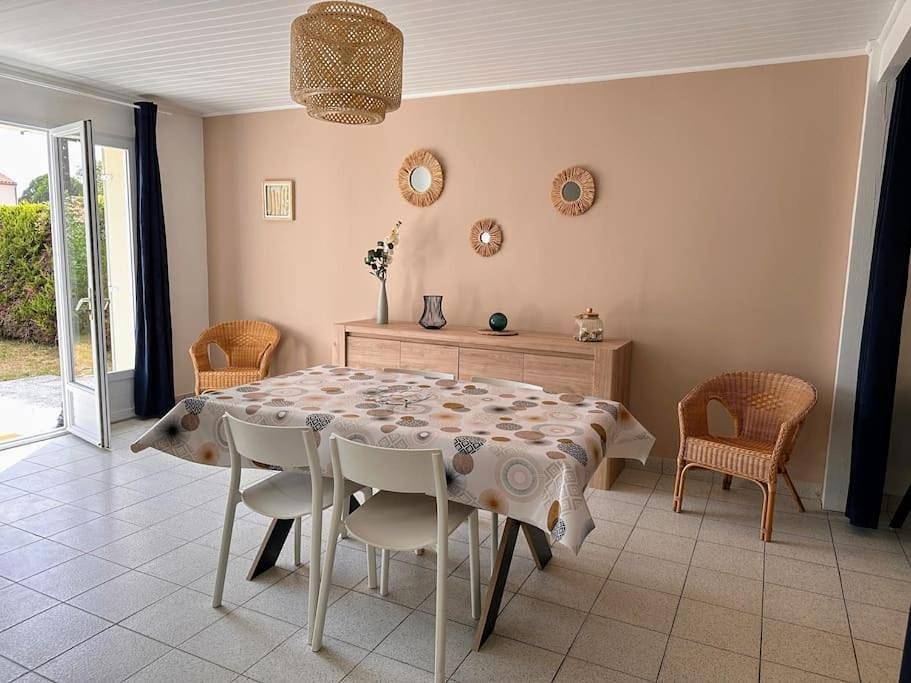 Two-Bedroom House in Les Moutiers-en-Retz, Côte de Jade