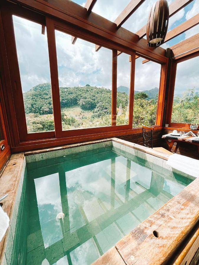 Casas e apartamentos de temporada para 2 pessoas, com balcão e jardim e ainda jacuzzi em Nova Friburgo