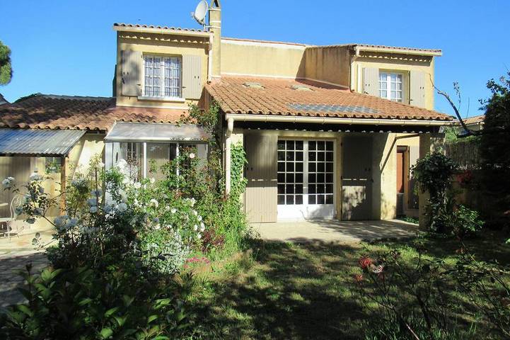 Location de vacances pour 8 personnes, avec Terrasse et Jardin à Les Angles (Gard)