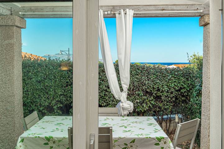 Casa vacanze 'Villa Smeraldina' con vista mare, Wi-Fi e aria condizionata in Pittulongu, Olbia