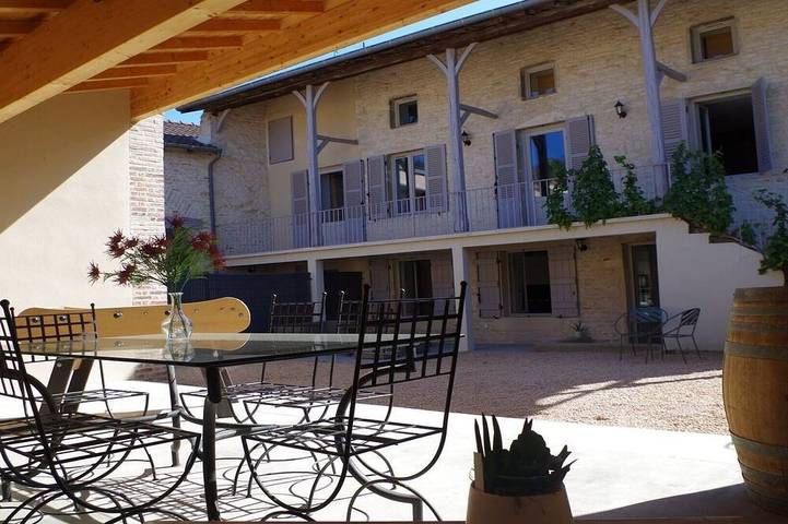 Location de vacances pour 8 personnes, avec jardin à Lugny