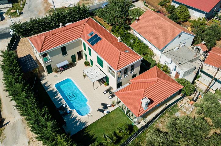 Villa für 9 Personen, mit Pool und Garten sowie Balkon in Trogir
