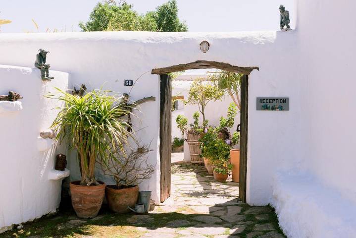 Hotel für 2 Personen, mit Terrasse und Garten sowie Pool und Ausblick in St Llorenc de Balafia - 2