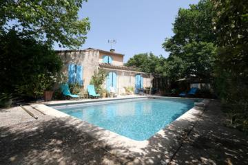 Gîte pour 6 personnes, avec jardin à Oppède