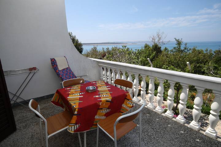 Gîte pour 4 personnes, avec balcon/terrasse dans Pag