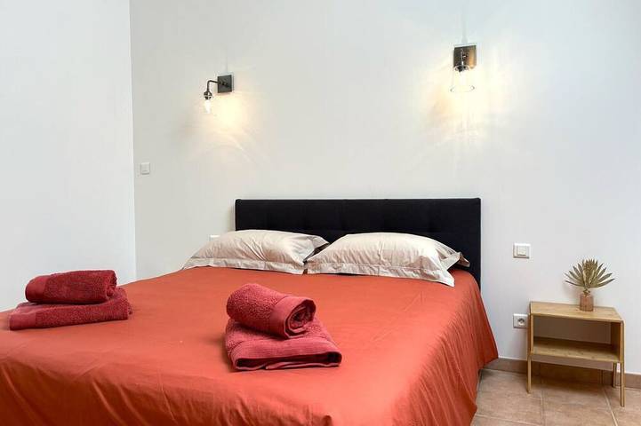 Gîte pour 6 personnes, avec jardin ainsi que jacuzzi et terrasse à Chazemais - 3