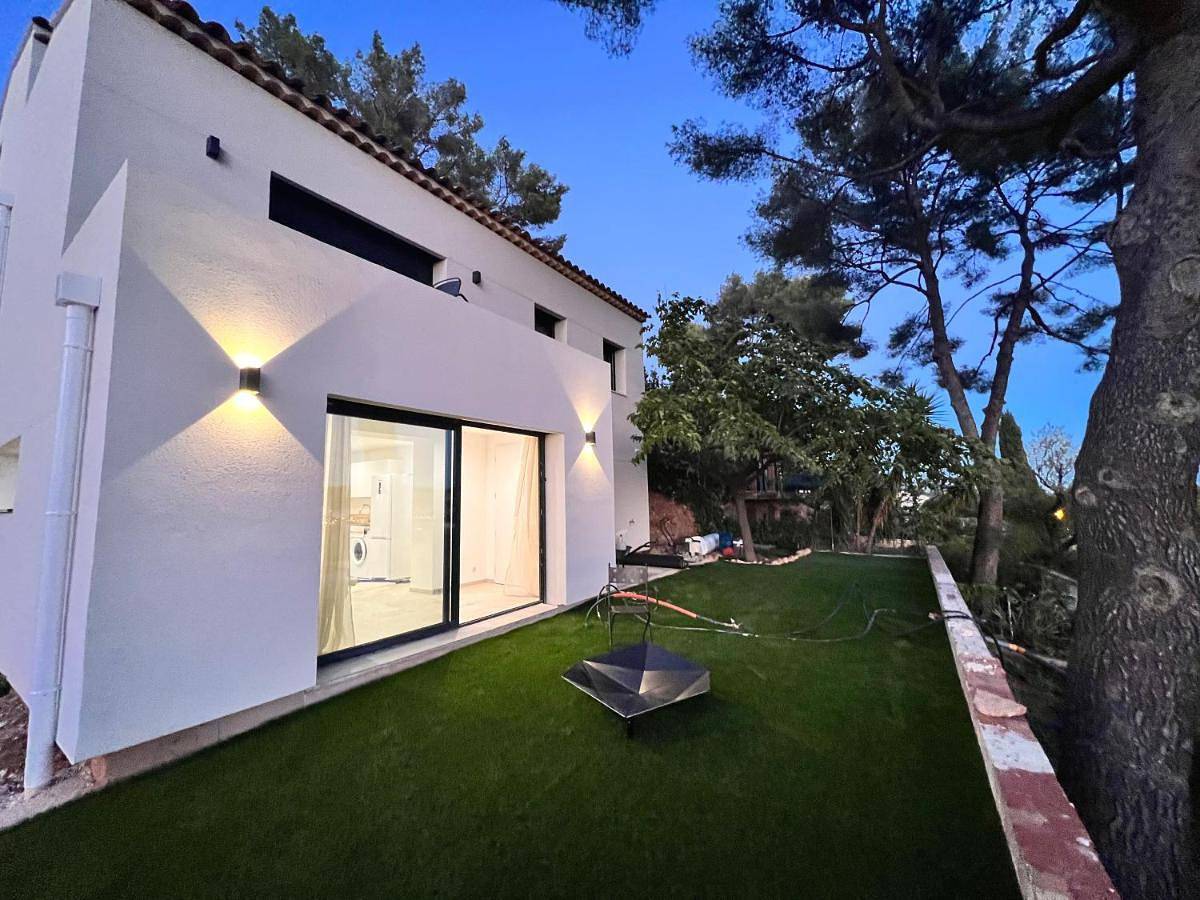 Appartement entier, One-Bedroom Apartment in La Valette-du-Var, Côte méditerranéenne (France)