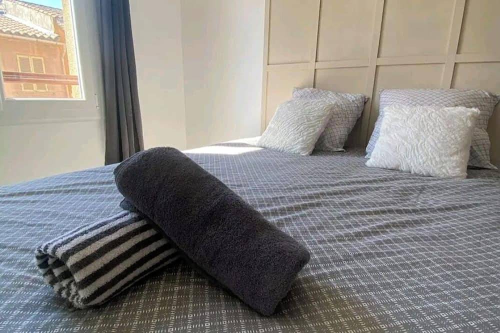 Entire apartment, Cozy and renovated apartment in the city center 😁 in La Crau, Toulon region