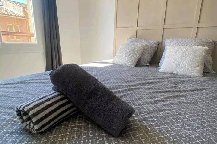 Appartement entier, Cozy and renovated apartment in the city center 😁 in La Crau, Côte méditerranéenne (France)