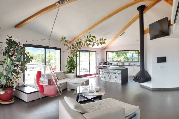 Maison de vacances pour 8 personnes, avec balcon et jacuzzi dans Gex