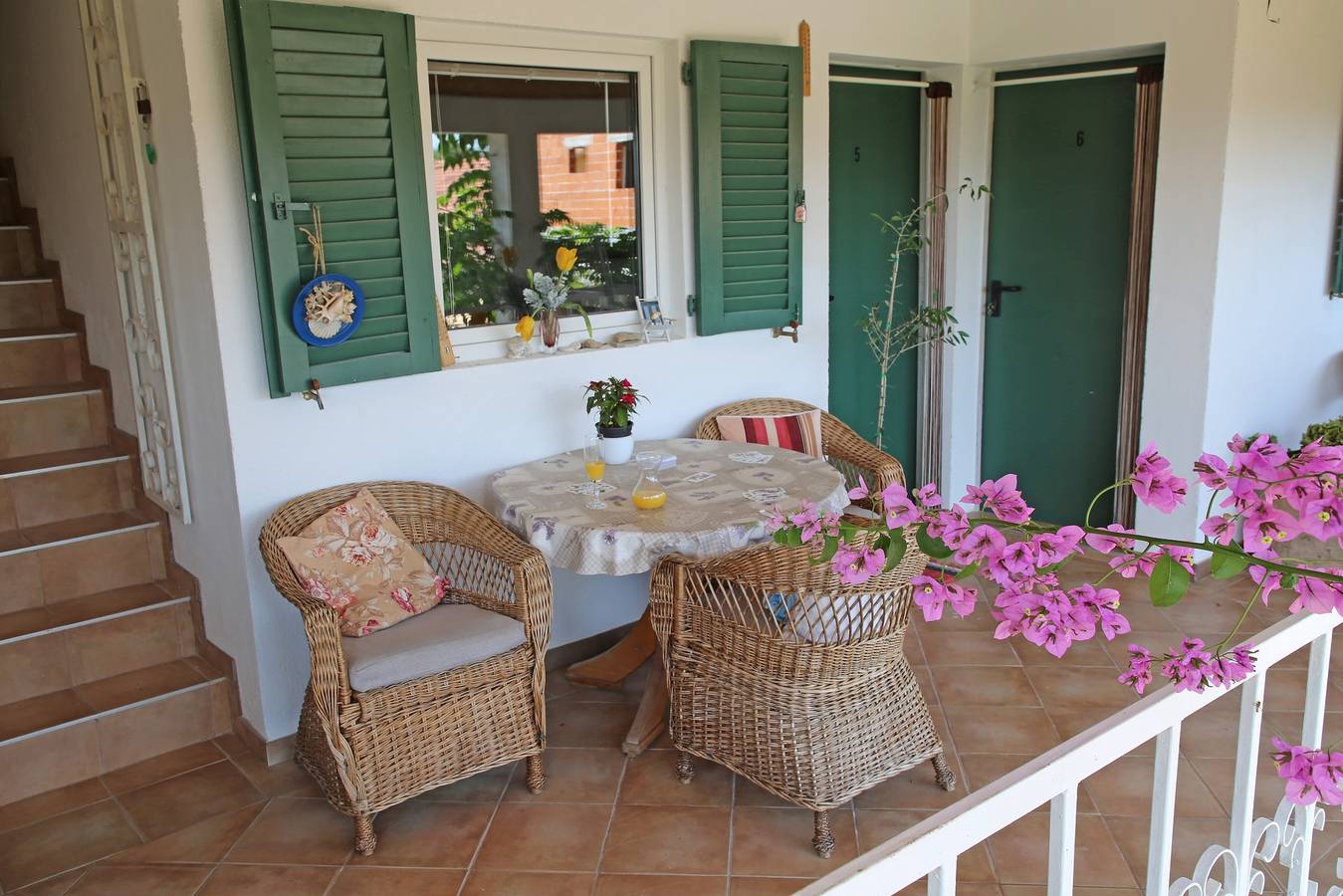 Ganze Wohnung, 1-Zimmer-Ferienwohnung mit Terrasse Seline, Paklenica A-24806-d in Starigrad, Zadar