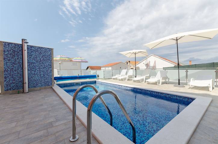 Ferienwohnung für 3 Personen, mit Terrasse und Pool