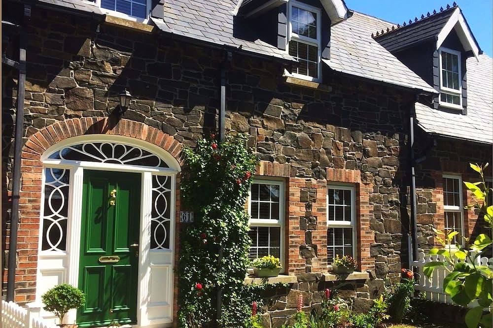 Holiday Home for 6 People in Portrush, County Londonderry