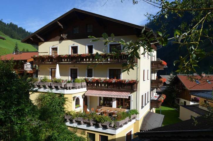 Hotel voor 2 personen, with Terras and Tuin as well as Zwembad and Sauna in Hüttschlag