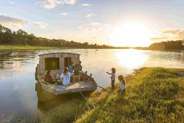 Péniche pour 4 personnes, avec terrasse dans les Pays de la Loire