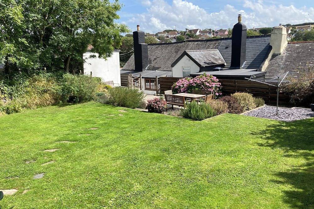 Period Cottage with large garden in lovely Georgeham in Devon