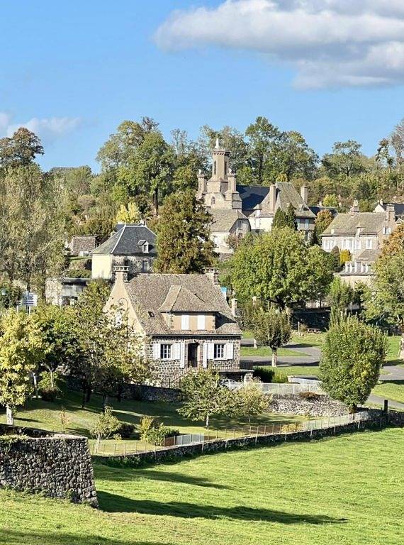 Gîte "L'Oustal de Salers", vue exceptionnelle monts du Cantal in Salers (Cantal), Parc naturel régional des Volcans d'Auvergne