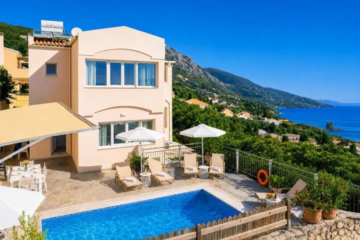 Villa für 8 Personen, mit Terrasse und Garten in Mparmpati