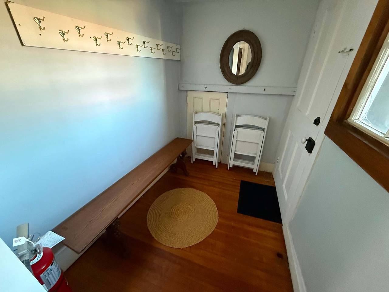 Entire apartment, 2Br Pet-Friendly  Walk to Cafes  Trails   Wineries in Rosendale Village, Ulster County