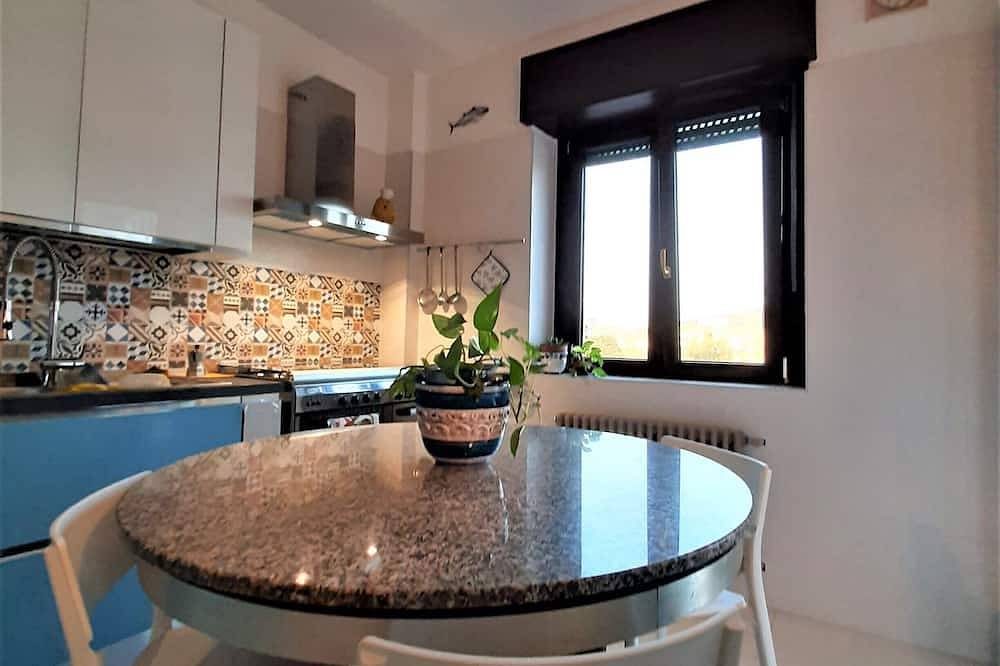 Entire apartment, Apartment with a view of the sea, the mountain of Cuma and the island of Ischia. in Pozzuoli, Naples Province
