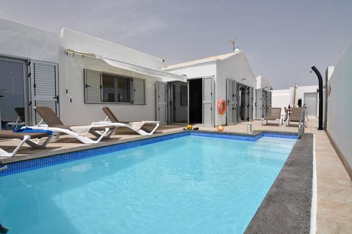 Chalet para 8 personas, con piscina y terraza en Lanzarote