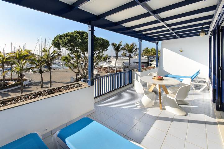 Ganze Wohnung, Ferienwohnung "Vistagua" mit schöner Ausstattung und geräumiger Terrasse mit Meerblick in Puerto Calero, Yaiza