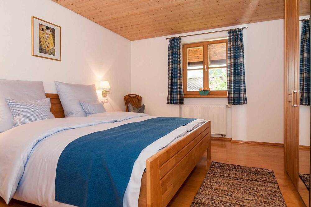 Entire apartment, Apartment Riederstein - Apartments Nutz in Bad Wiessee, Bavarian Alps