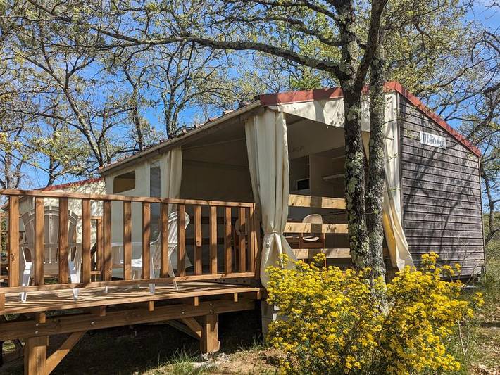 Camping Le Roc del Rey - Safarizelt 4 personen - Tithome mit Sanitäranlagen (Samstag bis Samstag von 06/07/24 bis 31/08/24) 4 Pers. in Belloc, Ariège