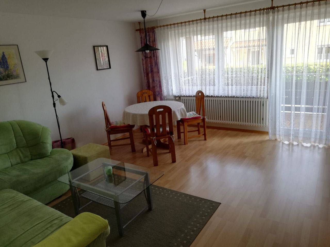 Ganze Ferienwohnung, Ferienwohnungen Irmgard Bruttel - 2-Zimmer-Fewo, sep. Küche, Balkon, 50 qm in Gaienhofen, Untersee