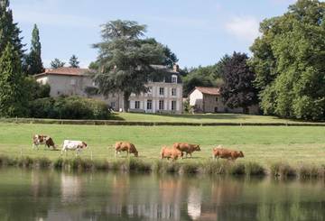 Chambre d’hôte pour 2 personnes, avec jardin ainsi que vue sur le lac et vue à Royères