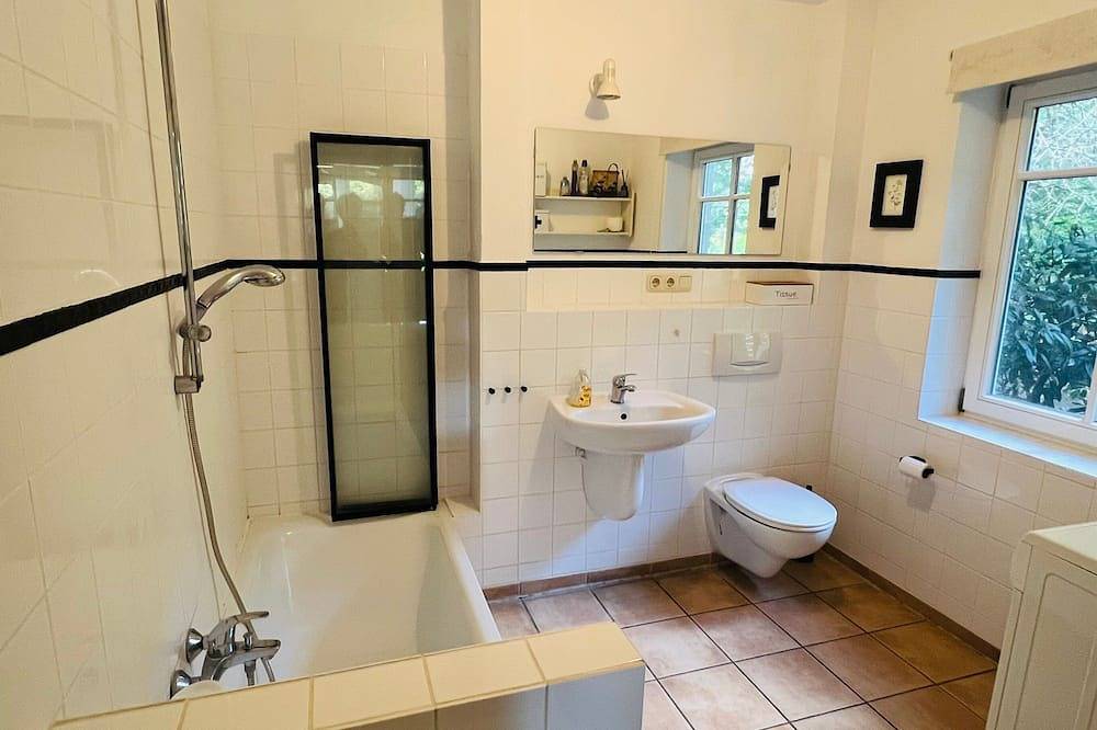 Ganze Wohnung, >Haus am Wald Nr. 4Haus am Wald Nr.4< idyllisch ruhig im Naturschutzgebiet in Teßmannsdorf, Salzhaff