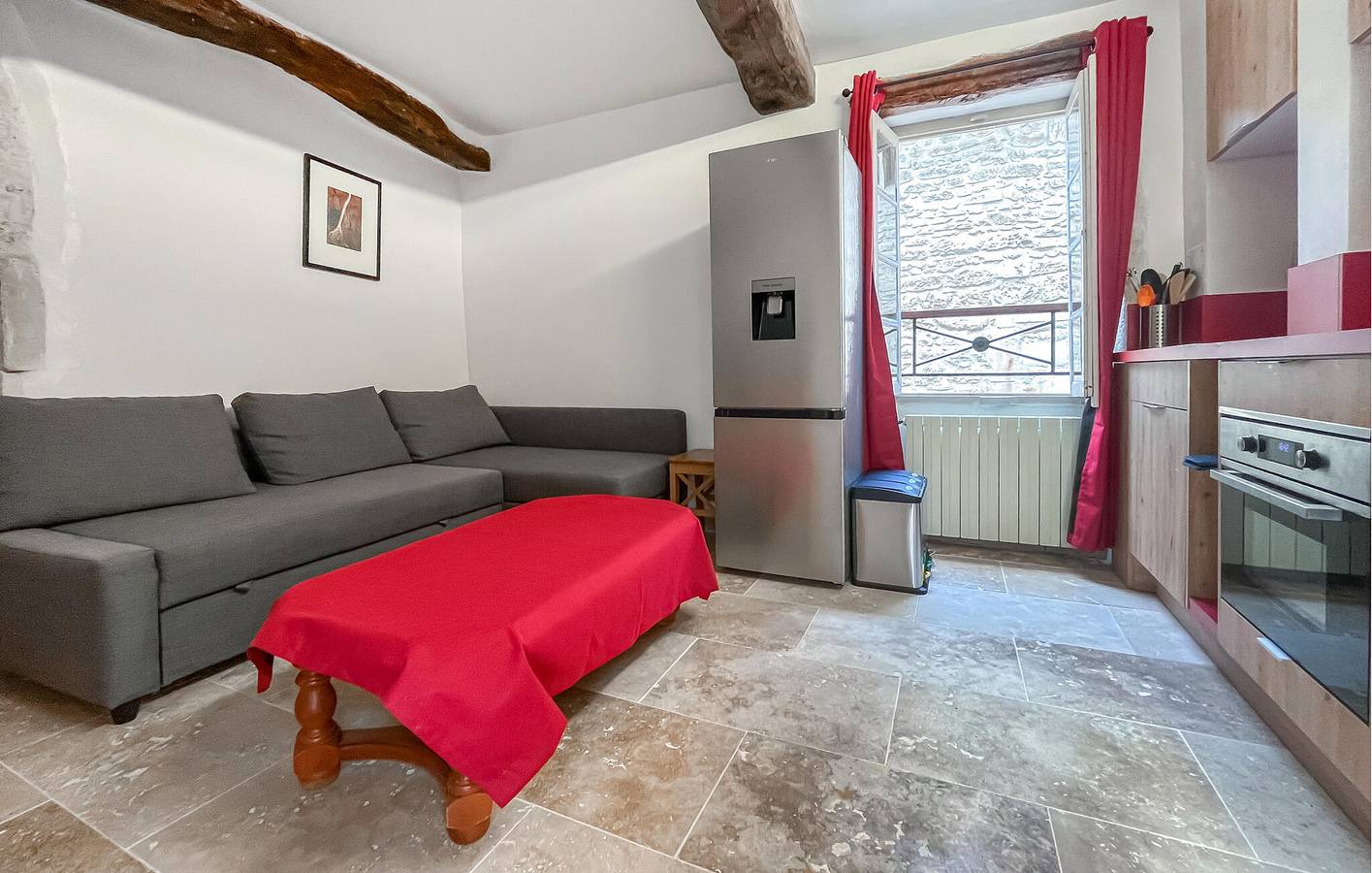 Cozy Apartment near Barjac Center with Wifi & Parking in Barjac, Alès region