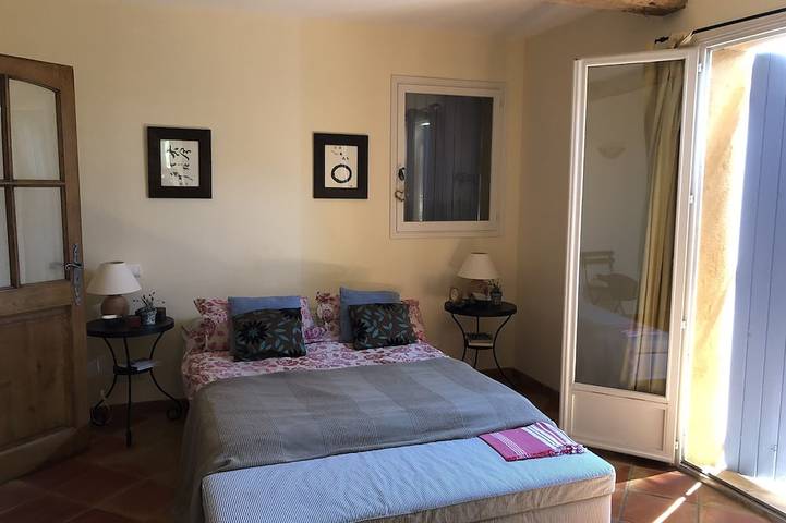 Location de vacances pour 8 personnes, avec balcon et jardin à Entrecasteaux - 2