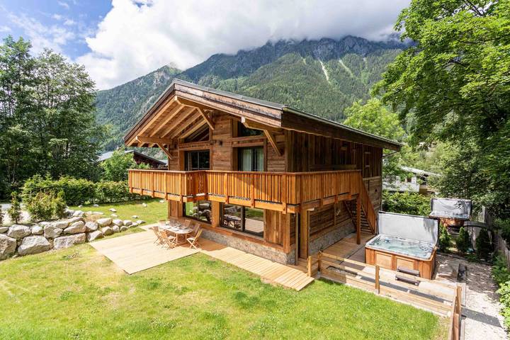 Chalet pour 12 personnes, avec jacuzzi et jardin, animaux acceptés à Chamonix-Mont-Blanc