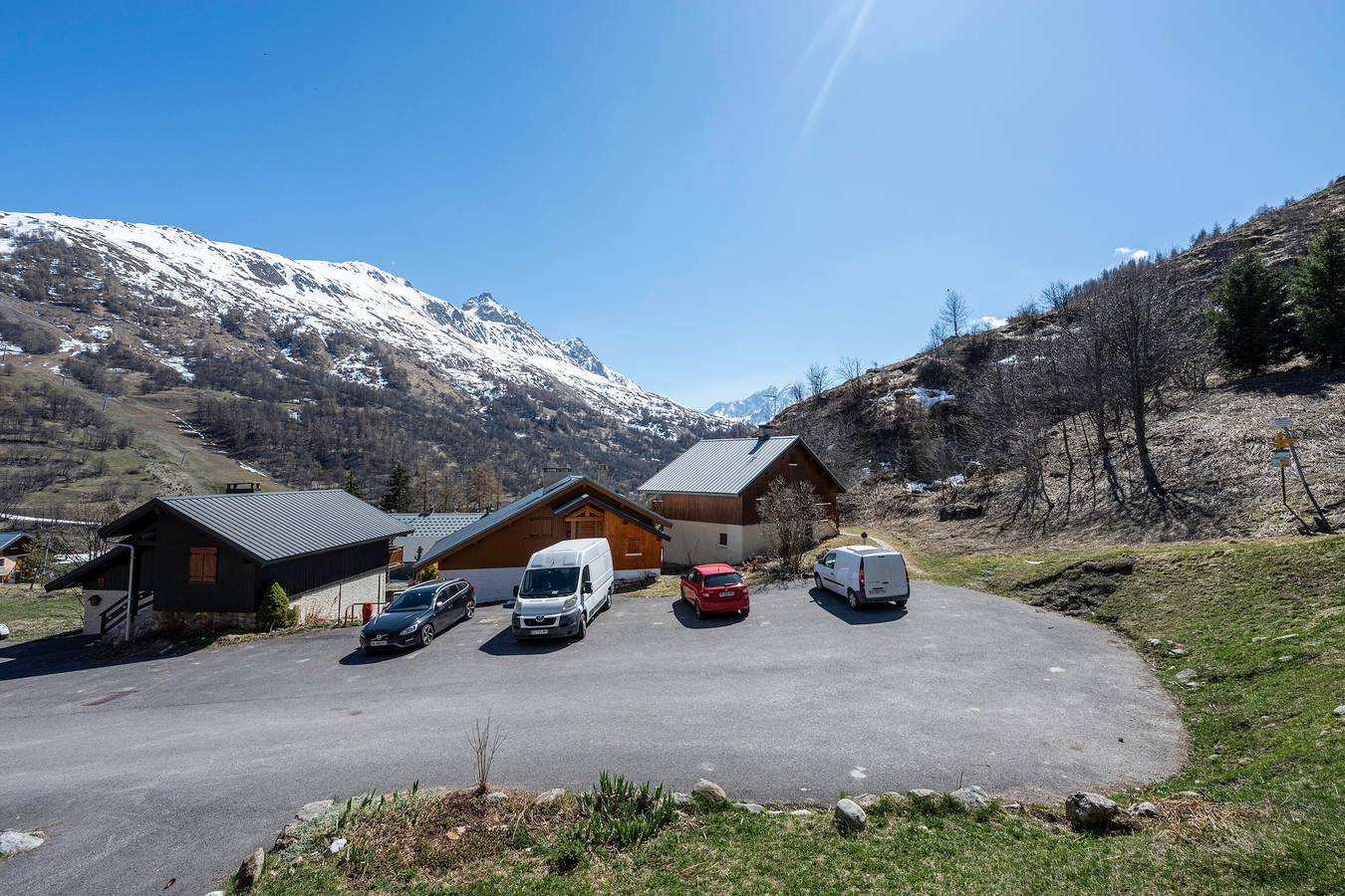 Appartement entier, Appartement 'Les Arolles' avec vue sur les montagnes, piscine partagée et balcon in Valloire, Région de Saint-Jean-de-Maurienne