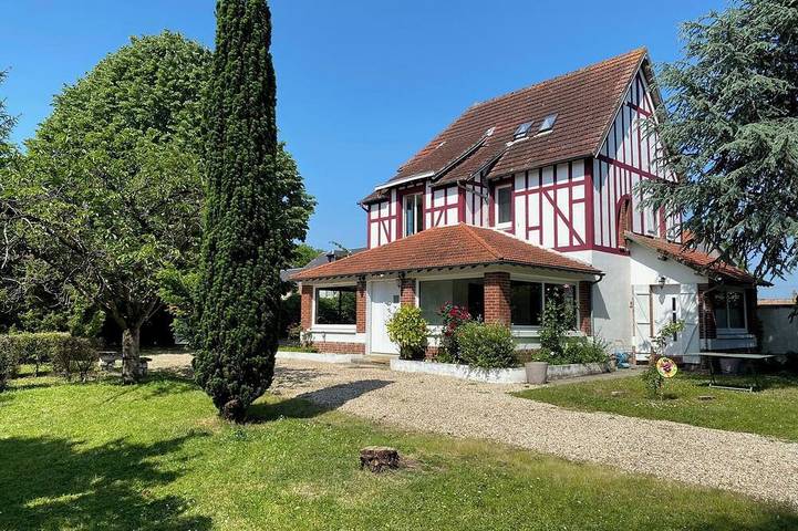 Location de vacances pour 8 personnes à Poses (homonymie)